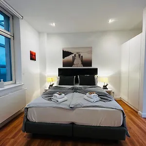  Apartment Downtown